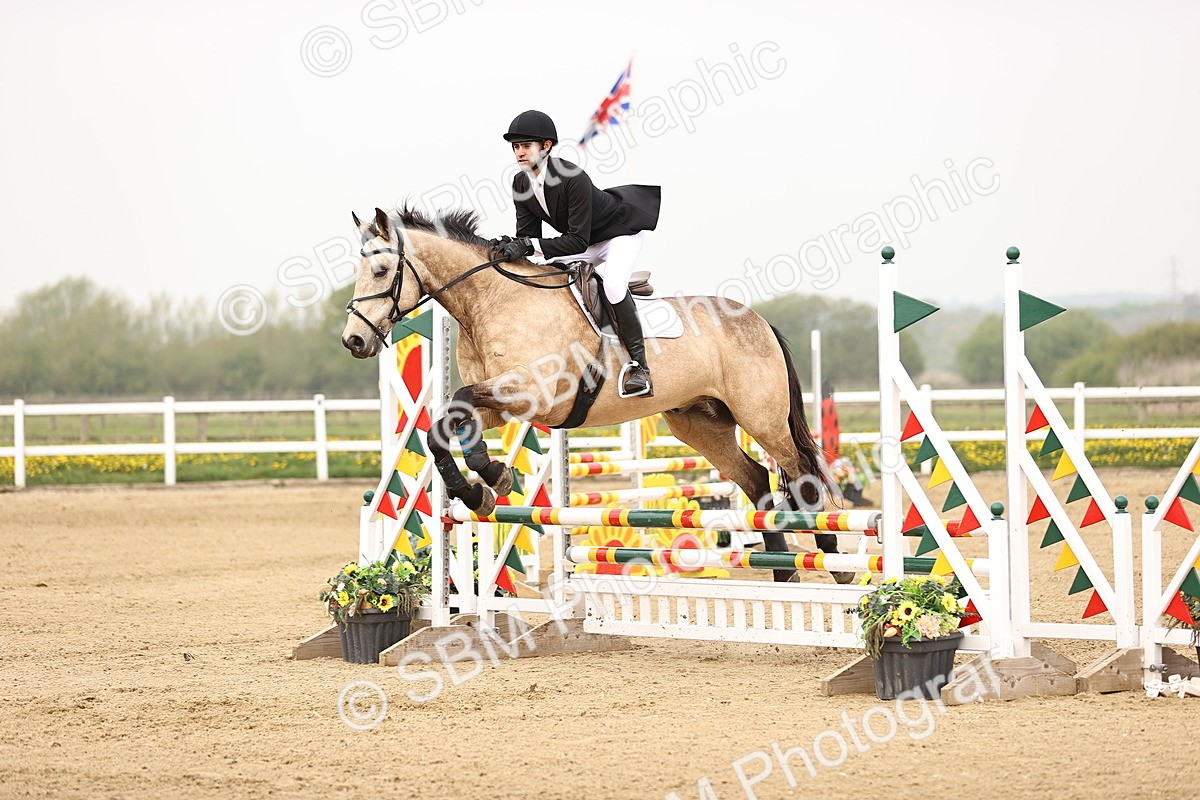  - Class 15 - Senior British novice - 90cm