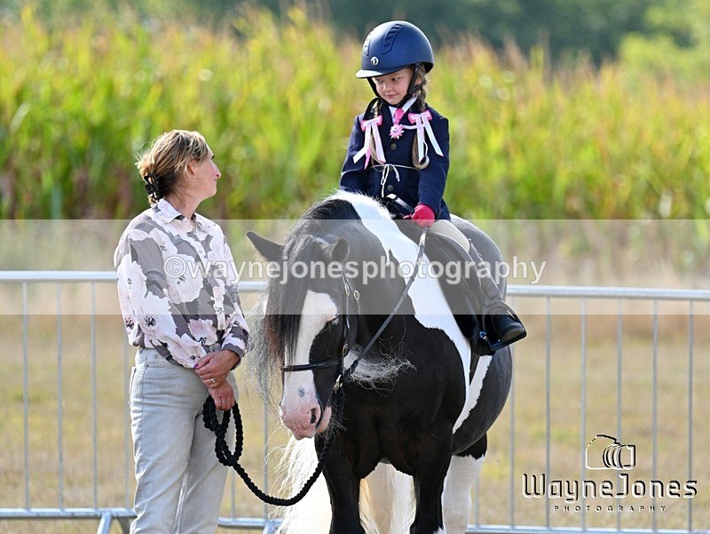 WJ7_9904 - Kellie and Nancy at Swallowfield 31-08-26