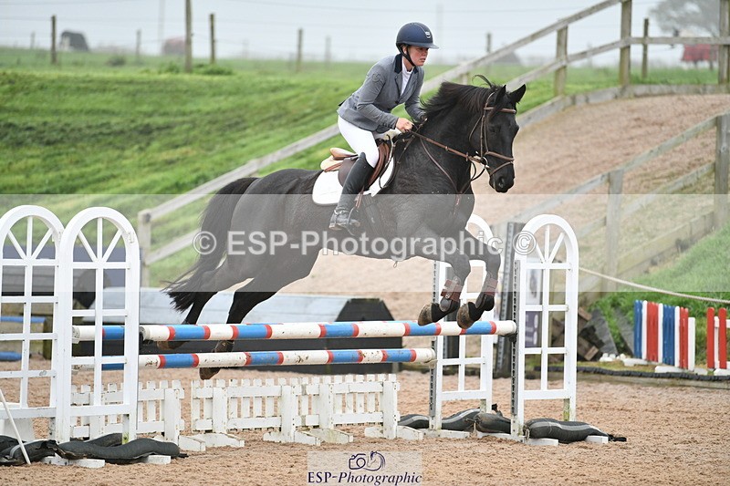 241102A-112138-04270 - SAT Cls 9 British Novice and 90cm Open