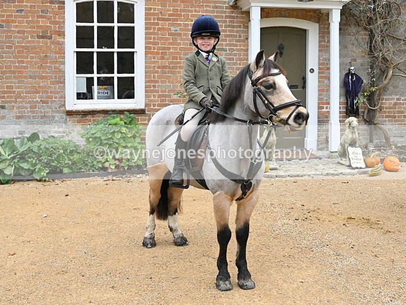 WJ7_6902 - Berks & Bucks - Children's Meet - The Old Farmhouse – Steventon.