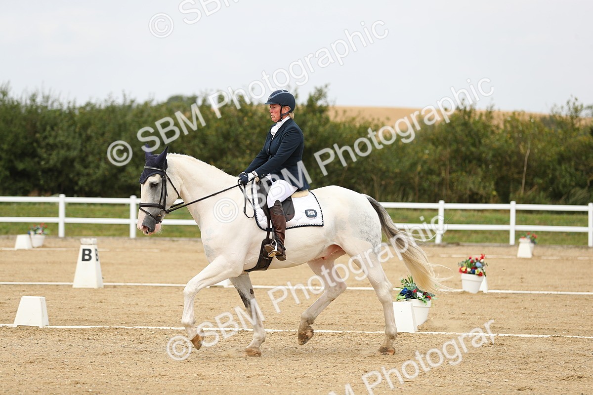 SBM_017623 - Class 13 - Novice 23 - 14.27-15.16