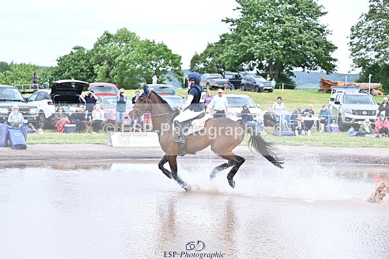 250525A-133254-16266 - D-451-Laura.Collett-DRUMGIVEN.MR.CHARISMA