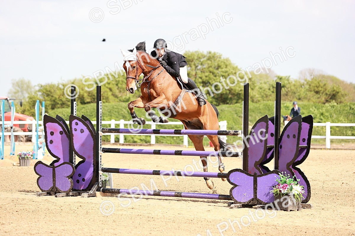  - Class 26 - Senior Foxhunter - 1.20m