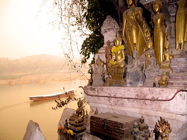 Temple in the cliffs _LO004 - South East Asia, Photography