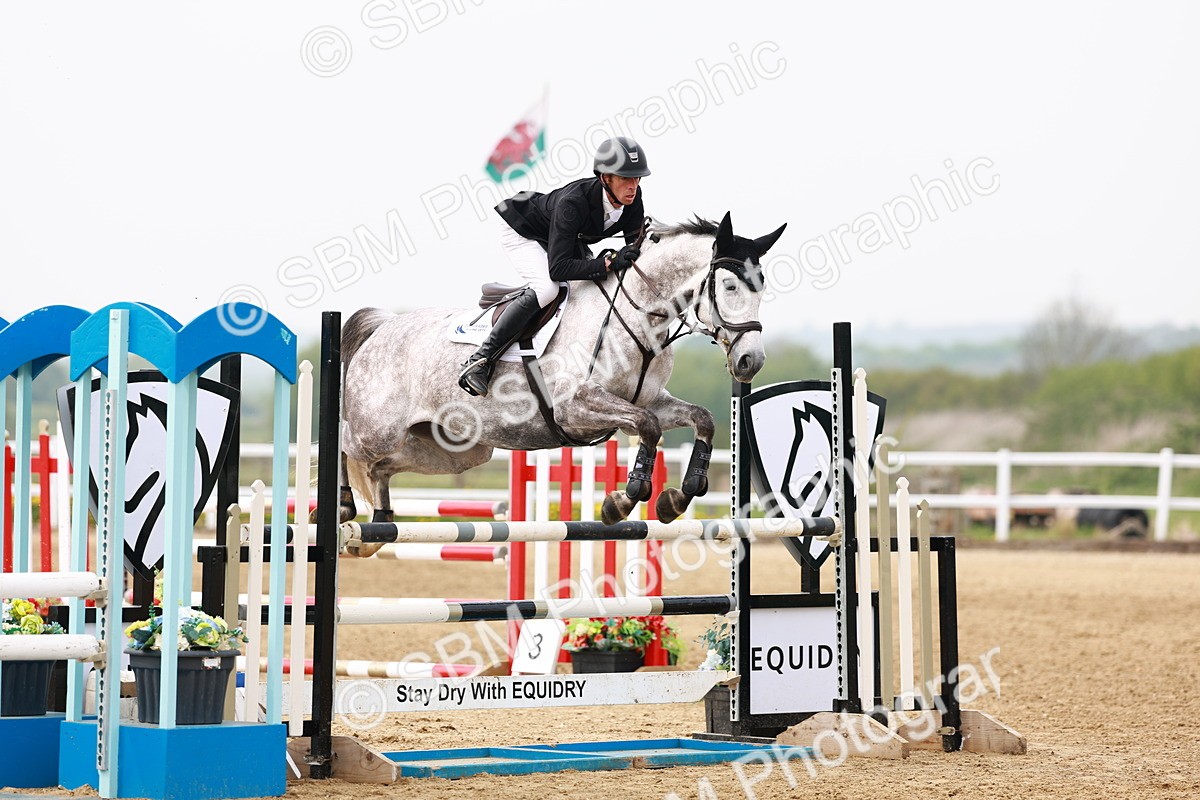  - Class 18 - Senior Newcomers - 1.10m