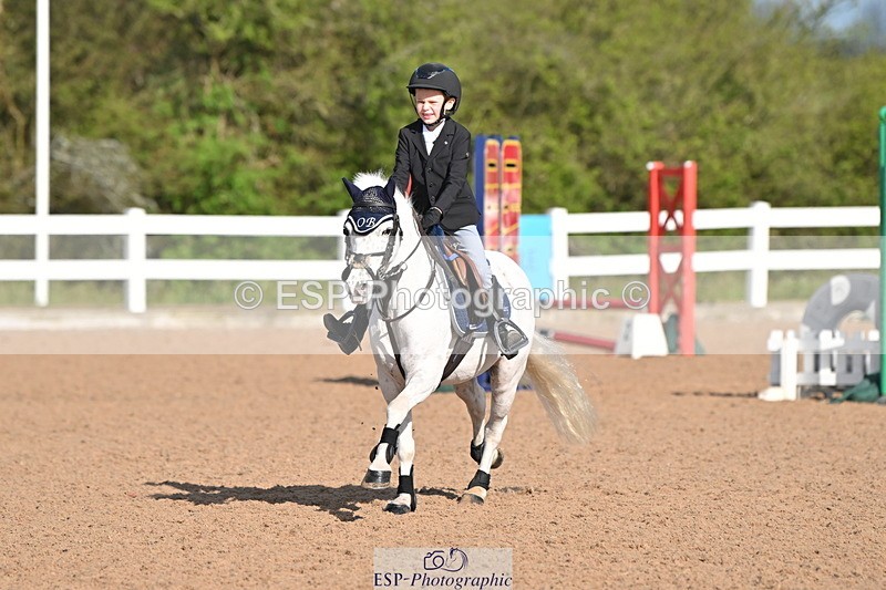 240504A-091556-00059 - Cls 11 Clear Round 50cm