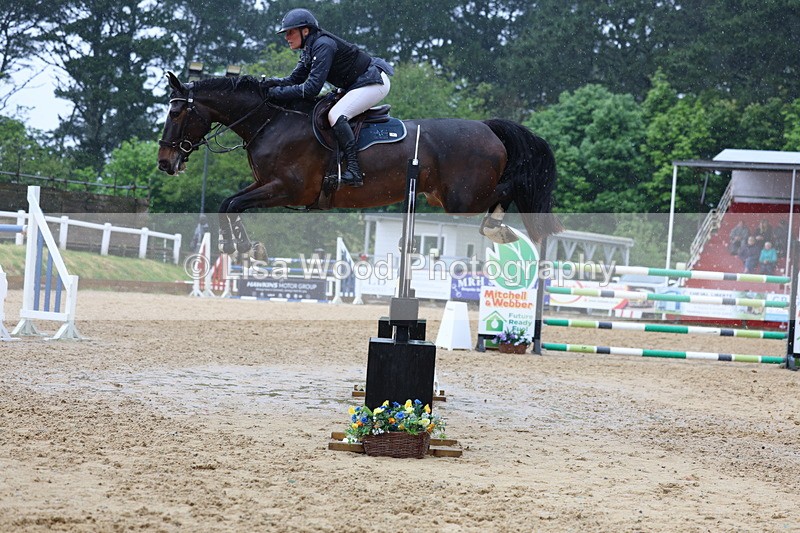 3E7A7546 - Class 9: Senior 1.30m open