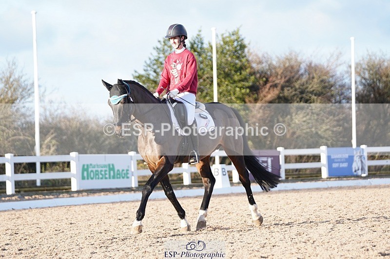 241214-150110-02074 - 132-Alys.Matravers-VORVASHILL.VERTIGO