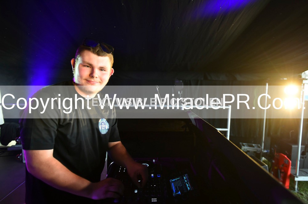 SH4_9941 - Tj the DJ