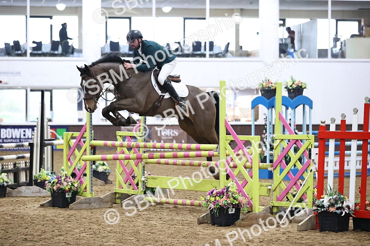 SBM_002878_Class 10 - Senior Newcomers - 110m - Customer Cart - Baylee