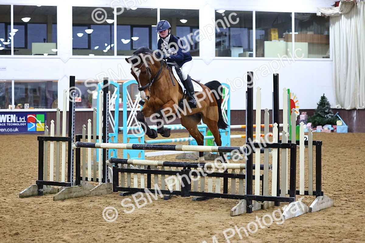 SBM_002771 - Class 6 - Holly & Ivy Stakes - 90cm