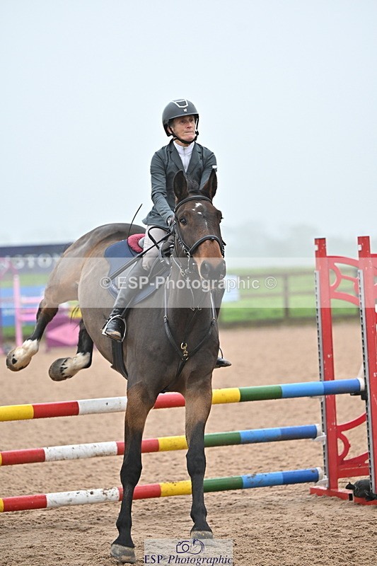 241103A-104250-06722 - SUN Cls 18 British Novice and 90cm Open