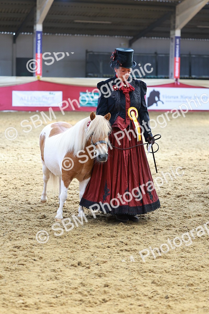 SBM_13690 - Class 104 - IH  Costume