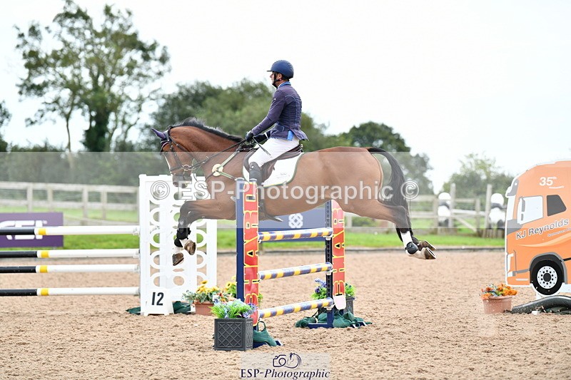 240915A-170610-11174 - Cls 30 Snr Foxhunter