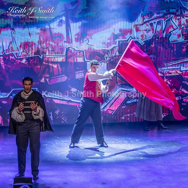 6KJS0271 - Ambition show team