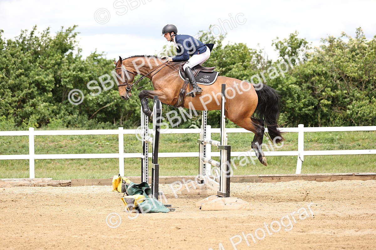 SBM_003047 - Class 11 - Senior Newcomers - 1.10m