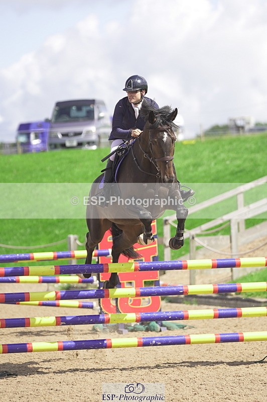 230806A-110606-01510 - Cls 13 Snr Newcomers & 1.10m Open