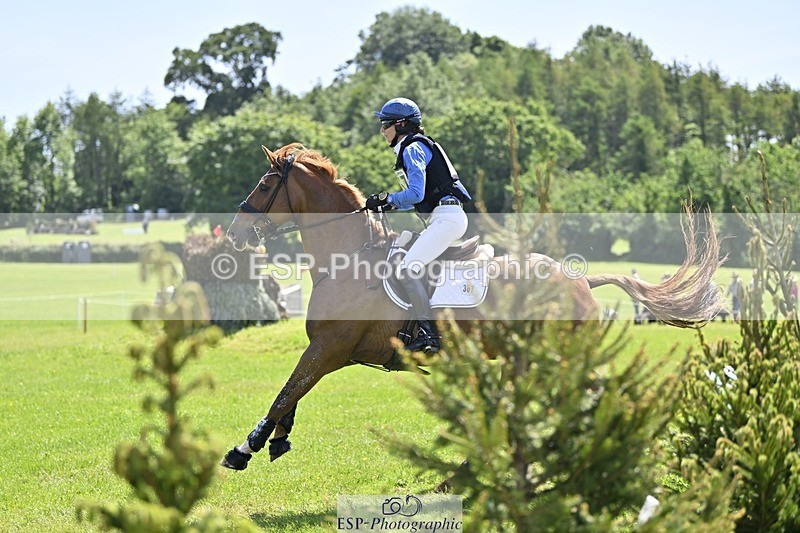 240525-120522-13155 - 367-CROSSTOWN_FINTANS_LAST-Catherine_Burrell