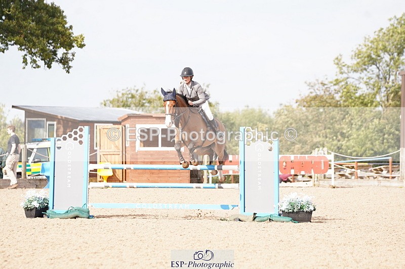 241004A-131744-00571 - Fri 03 Snr Newc & 1.10m Open