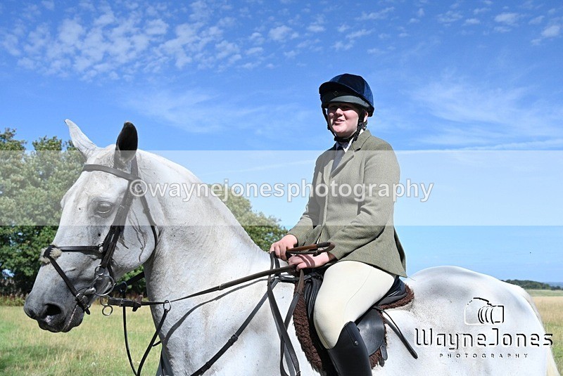WJ7_0489 - Berks & Bucks - Hound Exercise – Kennels 06-09-26