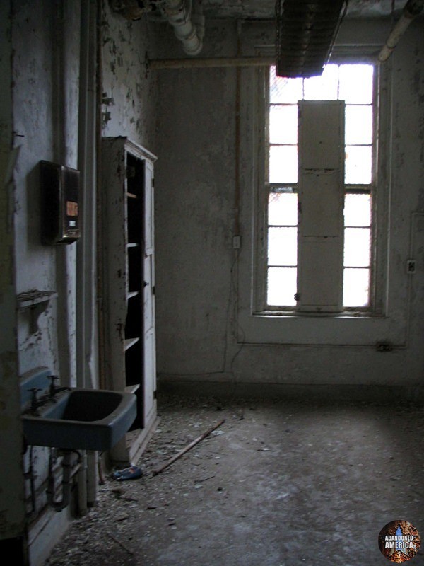  - Athina State Hospital Tuberculosis Ward*