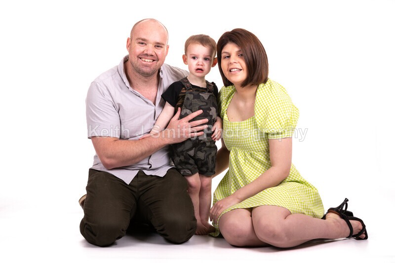2KJS2782 - Jannie, Kristen & family. Studio