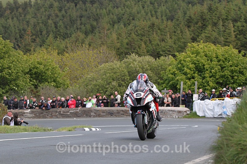 Ian Hutchinson - RST Superbike Race