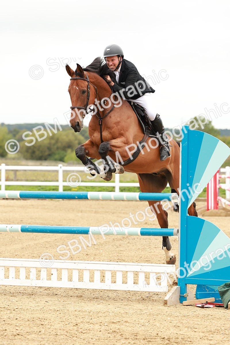 1I0A7933 - Class 5 - Senior Foxhunter 1.20m