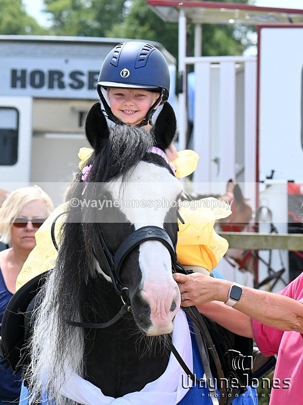 WJ7_0751 - Nancy & Churchill's first Show 22-06-25