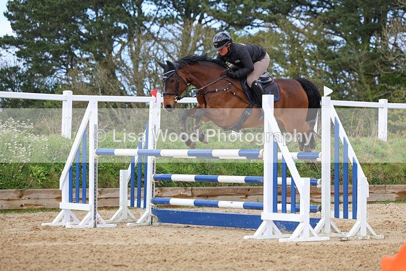 3E7A2011 - Class 7: Senior Newcomers/1.10m open