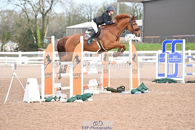 231209A-121130-01723 - Cls 12 Newcomers & 1.10m Open