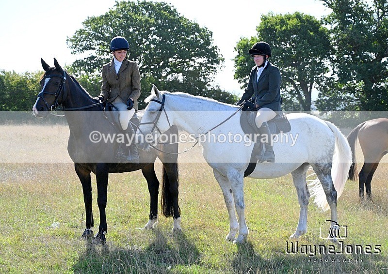 WJ7_0262 - Berks & Bucks - Hound Exercise – Kennels 06-09-26