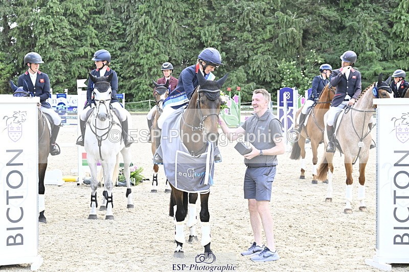 250525A-161210-18524 - Presentations Section C CCI 2 Star Long