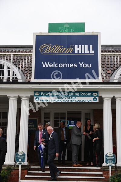 yr07102022r2-1 - Race 2 2.40pm William Hill Autumn Mile