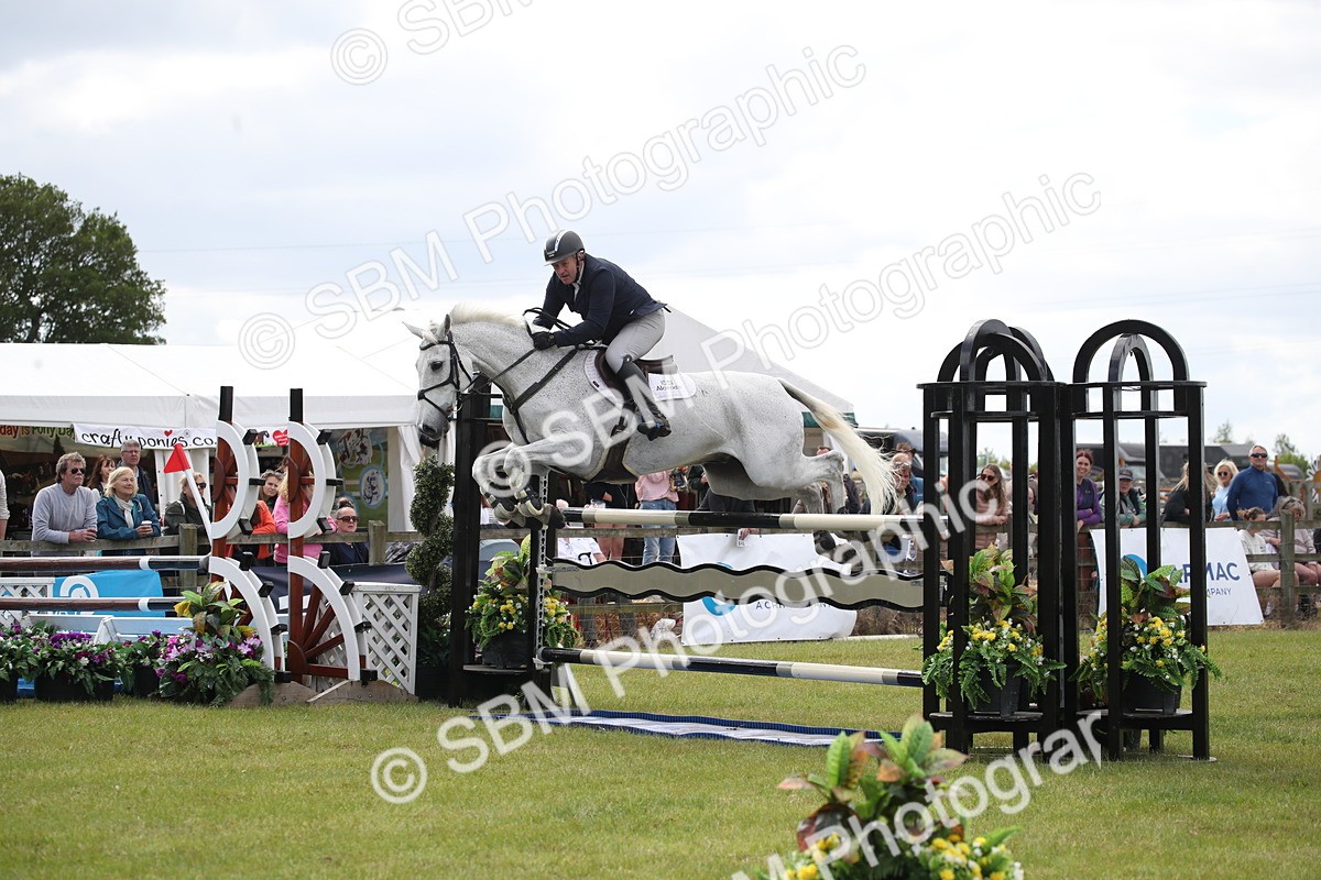 SBM_17541 - Class 208 - Senior Foxhunter 1.20m Open