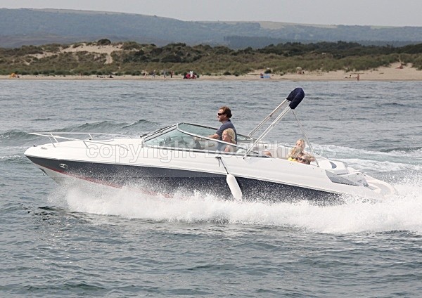 090809 HULLA BALOO IMG_6580 - Speedboats