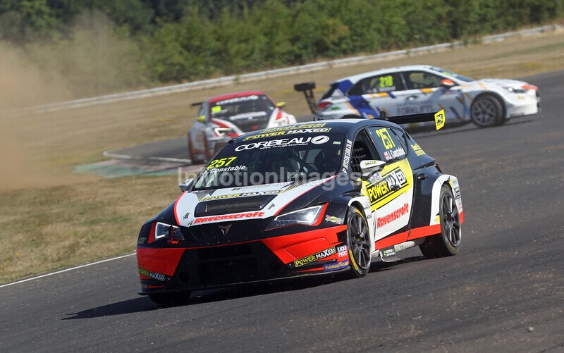  - TCR UK @ Castle Combe