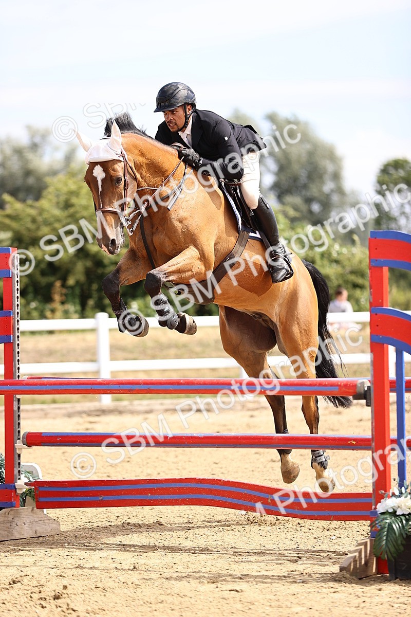 SBM_009858 - Class 8 - Senior Newcomers - 1.10  Open