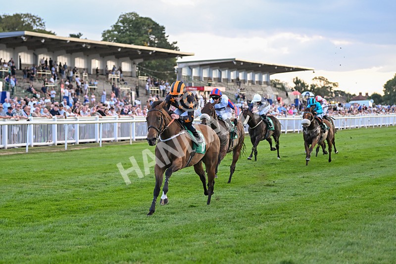 150825-Race 3-South Parade-2715 - Race 3