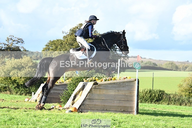 231022-152616-29148 - 358-ROYALE.MESSENGER-Anna.Singer-XC