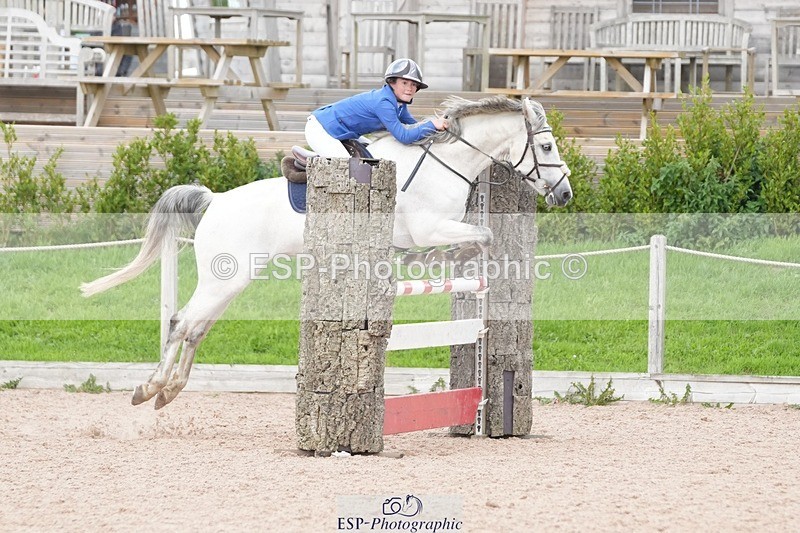 250921-123025-02937 - Cls 9 Pony Foxhunter and 1.10m