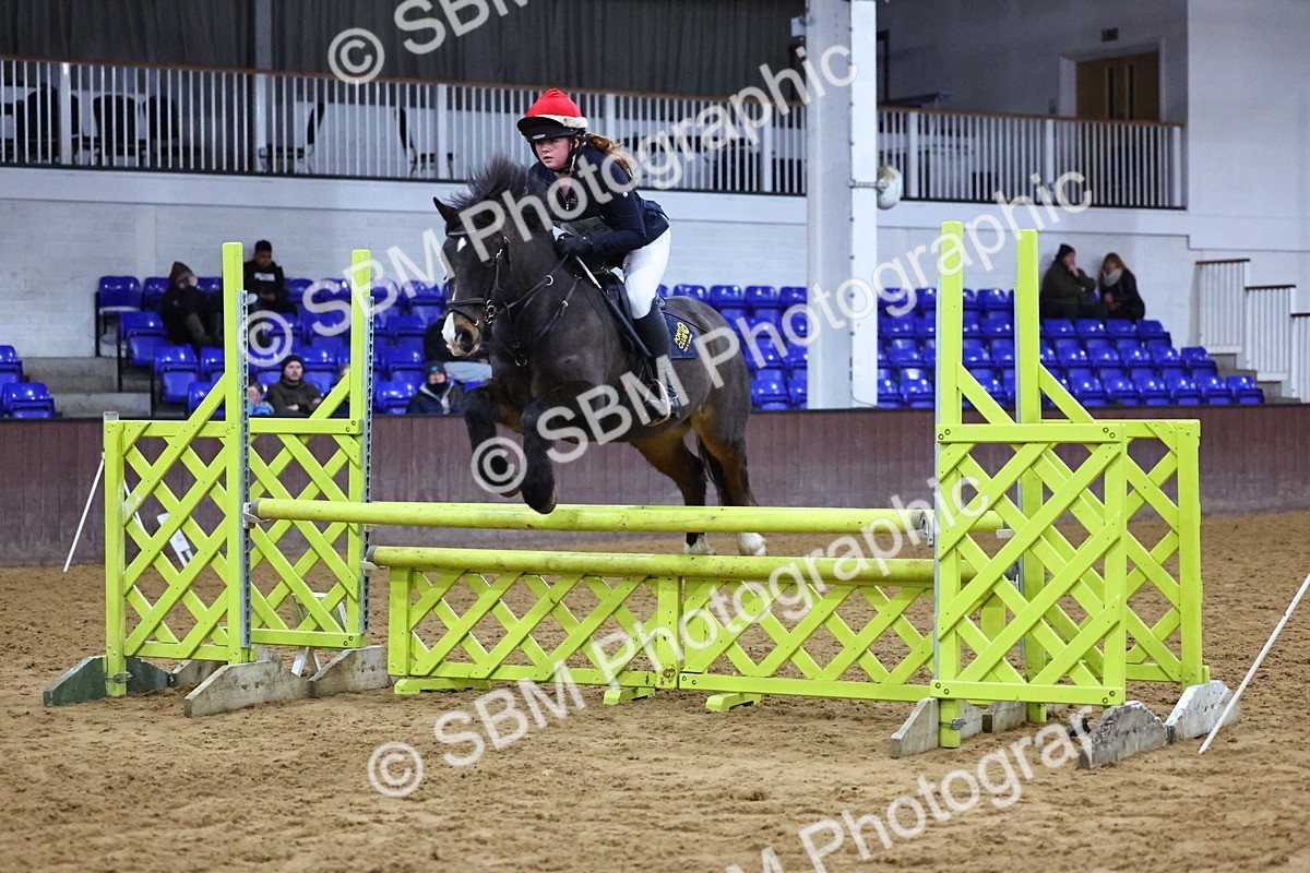 SBM_002643 - Class 6 - Holly & Ivy Stakes - 90cm