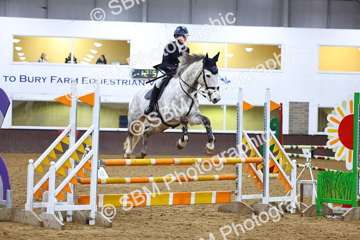 SBM_002902 - Class 6 - Holly & Ivy Stakes - 90cm