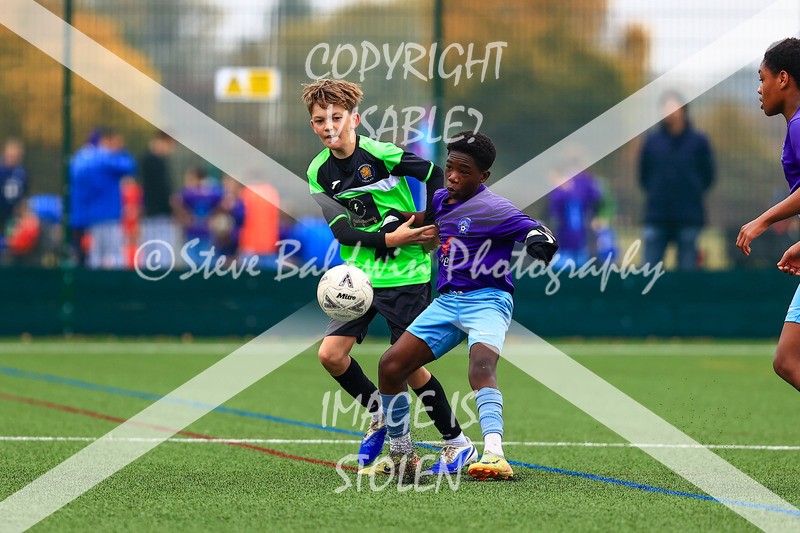 1DX30561 - 2025-10-12 FC Abbey Meads U14 Orange V Kingsdown Lions U14