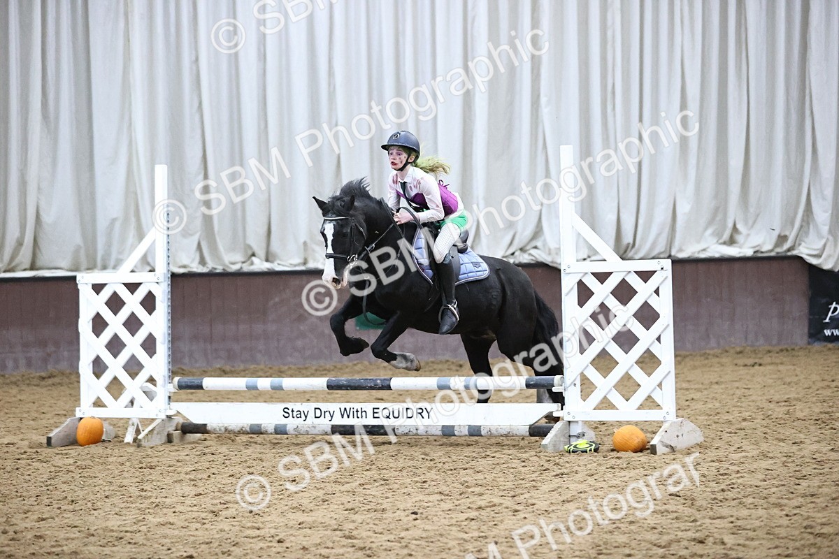 SBM_001644 - Class 3 - Horse & Hound 60cm
