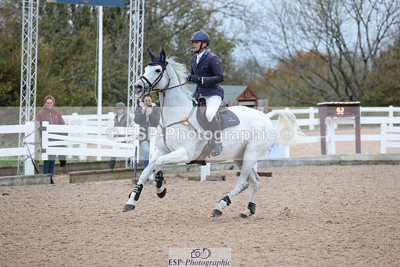 241101A-155944-03169 - FRI Cls 8 National 1.30m