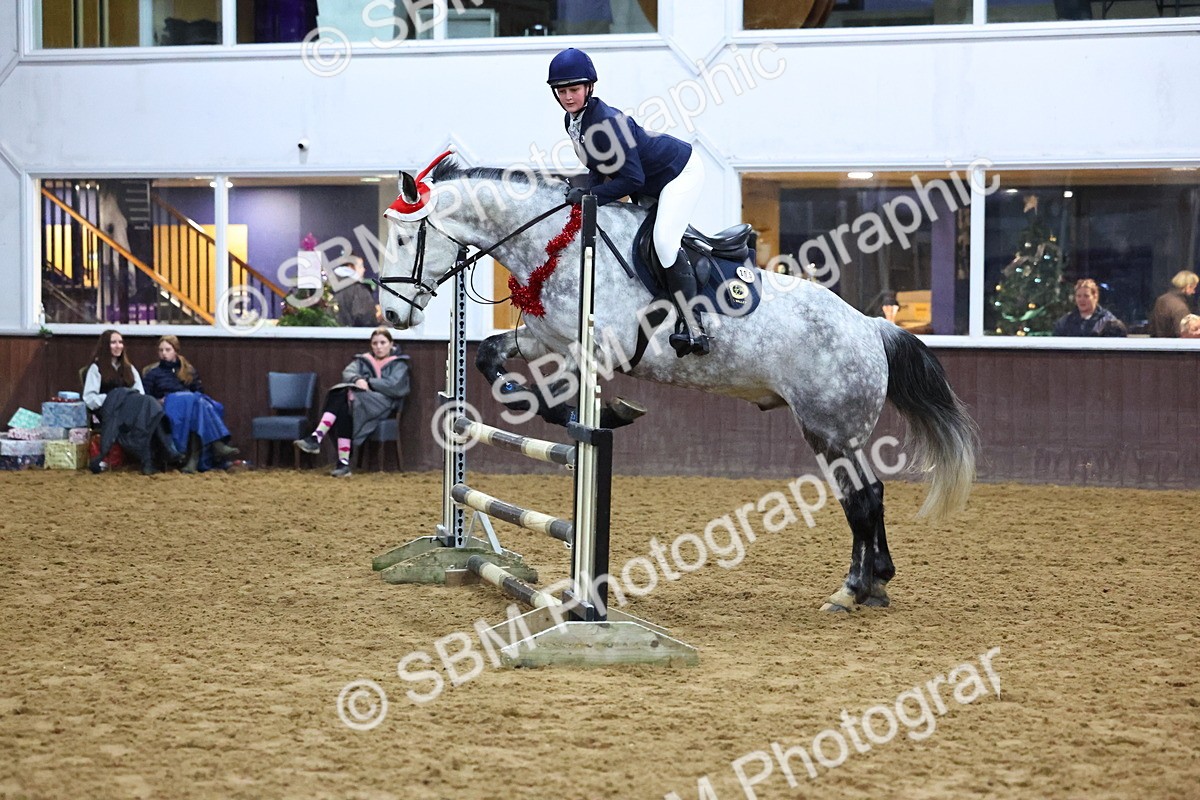 SBM_002800 - Class 6 - Holly & Ivy Stakes - 90cm