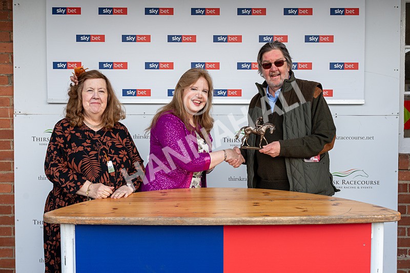 160526-Race 1-Dees Funny Girl-3449 - Race 1 1.52pm Marion Gibson Brown Memorial - Irish EBF Restricted Maiden Fillies' Stakes  (Div I)