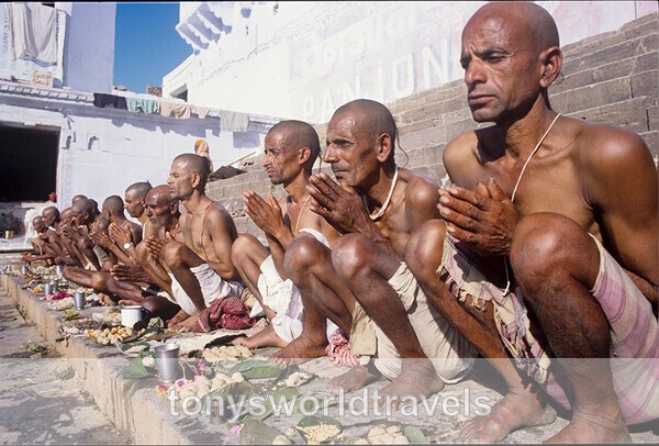 Puja, India - India
