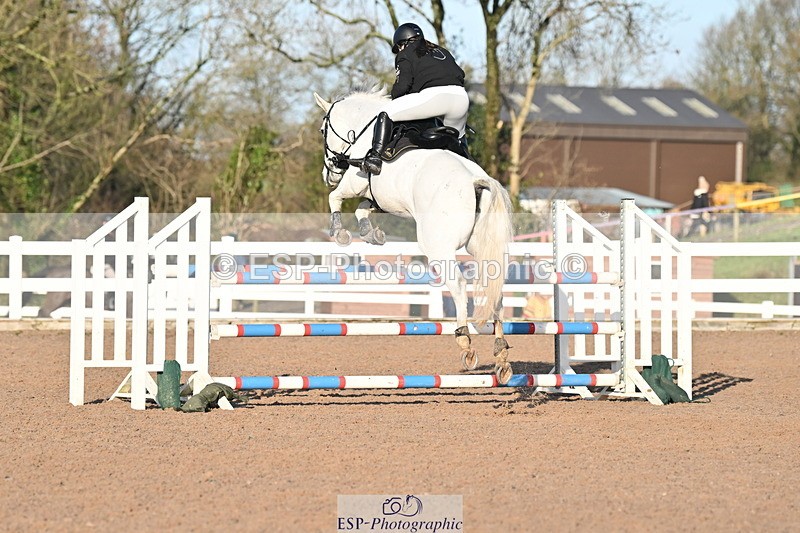 231210A-132546-02585 - Cls 20 Newcomers & 1.10m Open